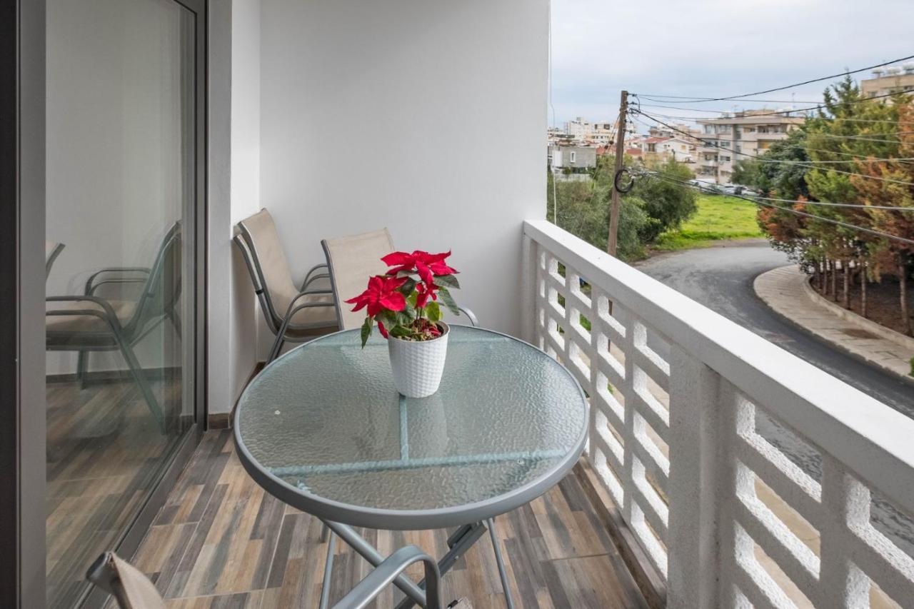 Happy Stay Apartment - Halefka Court Larnaca Exteriör bild